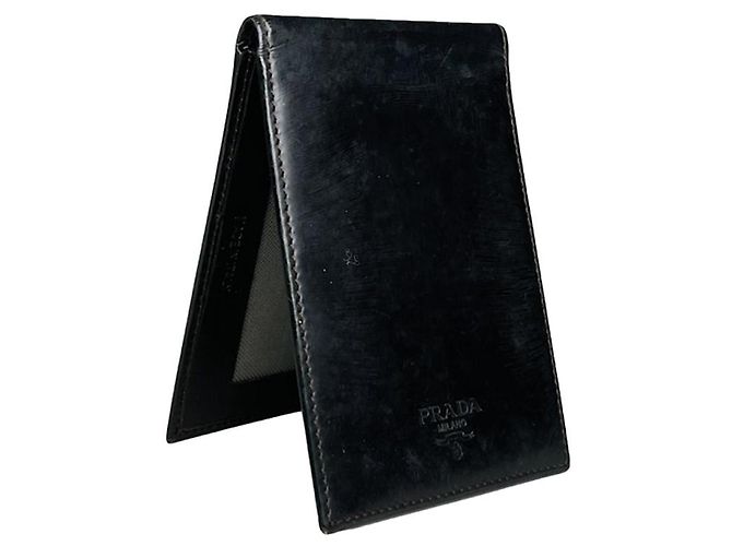 Prada schwarze Lederhandtasche