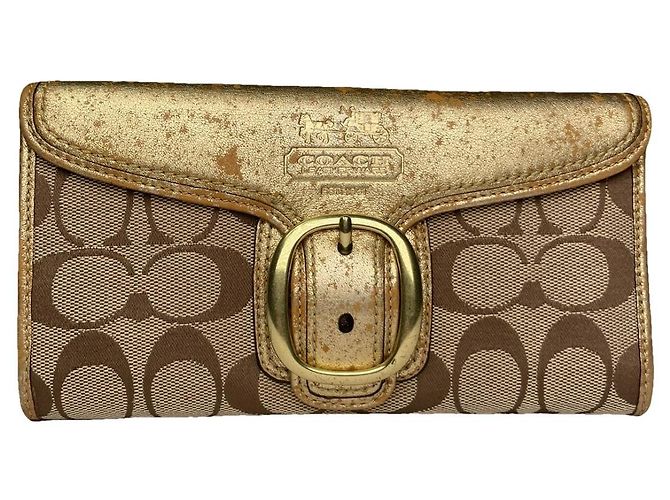 Billetera de cuero dorado Coach