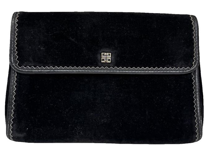 Pochette en cuir noir Bow Cut de Givenchy