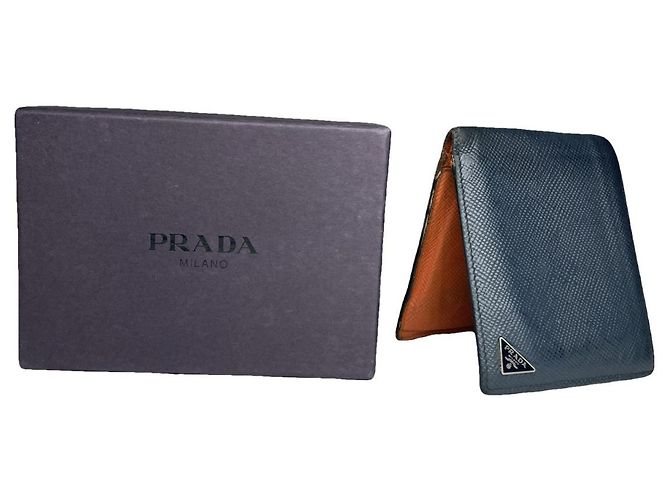 Bolsa pequena de couro azul marinho da Prada