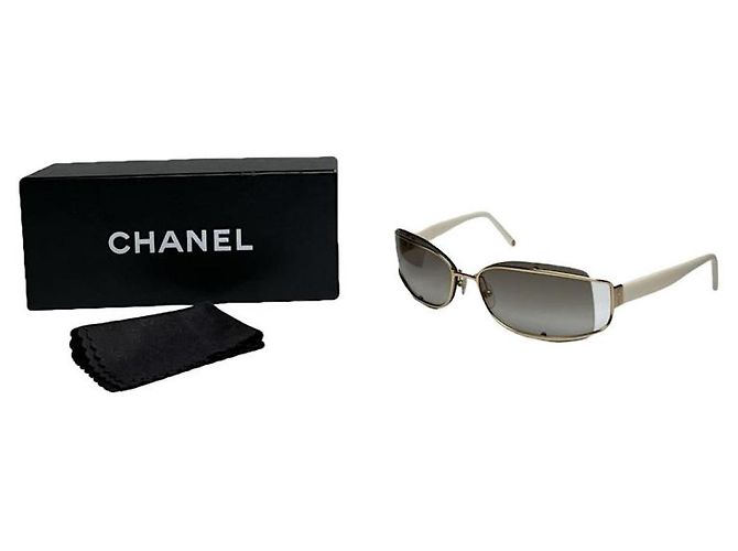 Gafas de sol de metal dorado Chanel