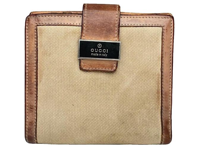 Gucci Interlocking Beige Leather Wallet