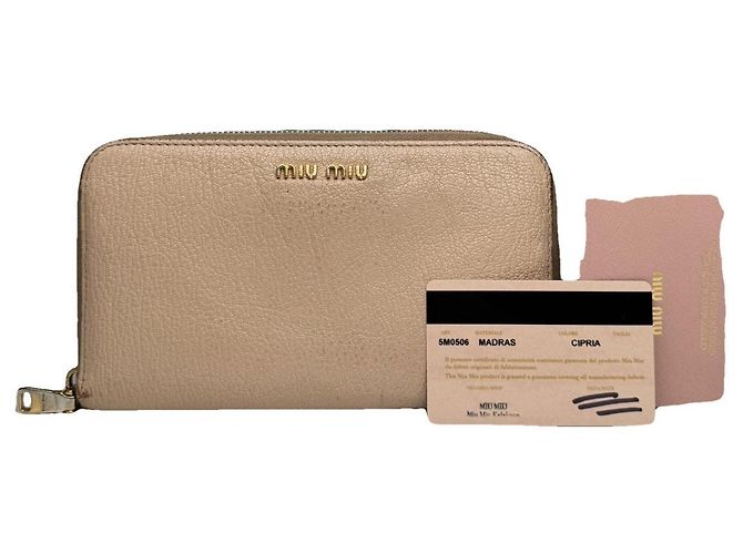 Carteira de Couro Bege Miu Miu
