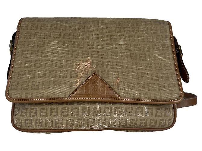 Fendi Baguette Handtasche aus beigem Leder