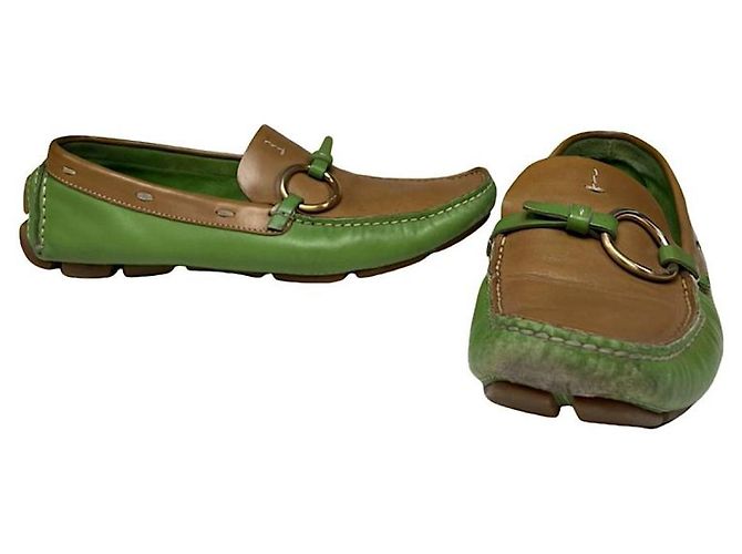 Prada Monolith verde em couro plano