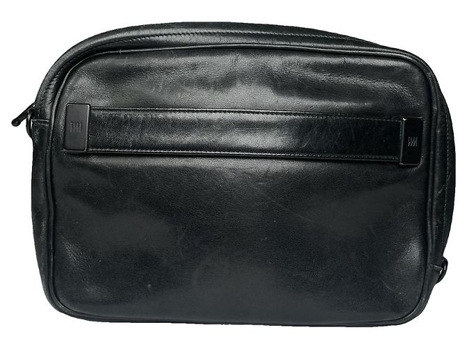 Schwarze Leder-Clutch von Issey Miyake