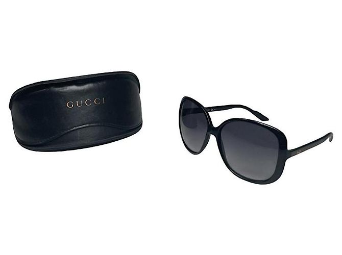 Gafas de sol de plástico negro Gucci