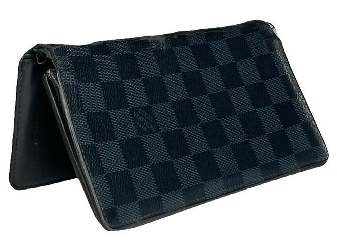 Capa de passaporte Louis Vuitton em couro preto