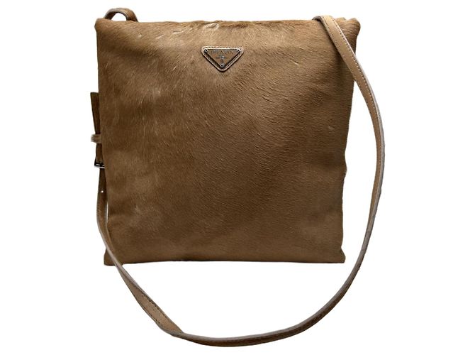 Borsa in pelliccia marrone Prada Re-Edition 2000