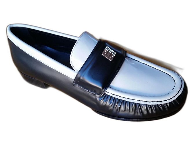 TÊNIS GIVENCHY 4G EM COURO DE BEZERRO. Preto Branco