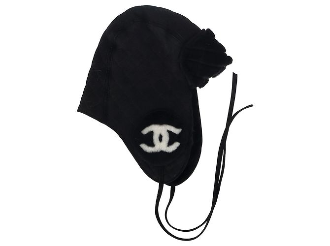 Timeless Chanel gesteppter Hut aus schwarzem Lammfell-Schafsleder