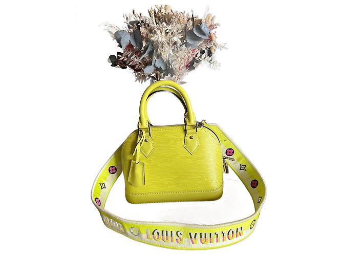 Bolsa de couro Alma Bb Louis Vuitton amarela Amarelo