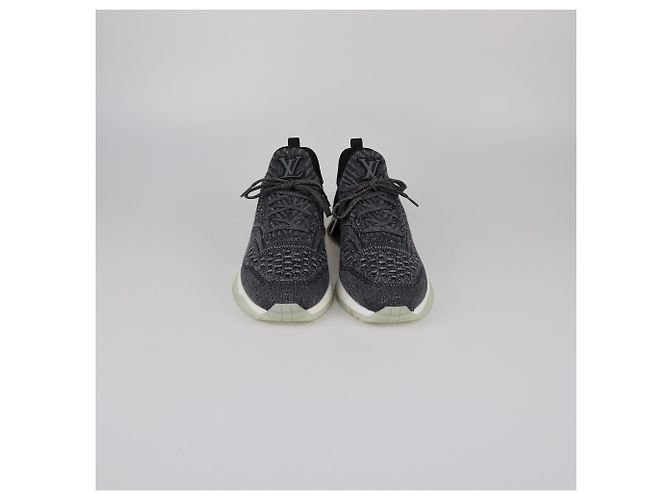 LOUIS VUITTON Trainer T.EU 8 Stoff Grau