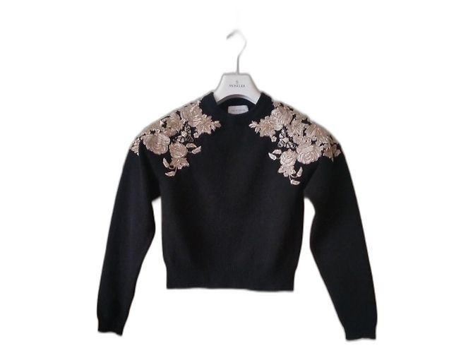 Pull Eric Bompard en cachemire noir brodé organza doré et perles
