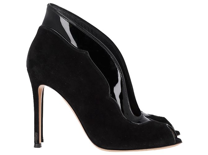 Botas de tornozelo Vamp Peep-Toe em camurça e couro preto da Gianvito Rossi