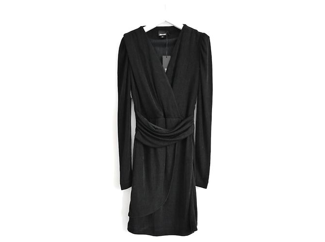 Schwarzes drapiertes Kleid mit Just Cavalli-Tagdetail