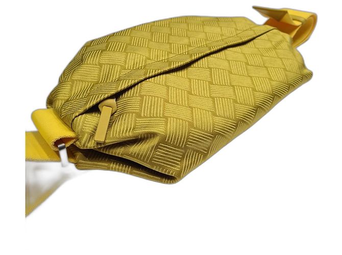 Riñonera Bottega Veneta de nylon amarillo