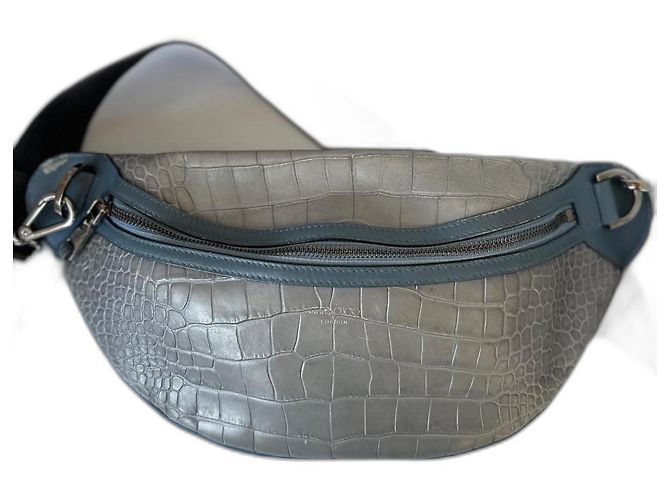 Pochete Jimmy Choo de couro azul claro e preto efeito crocodilo