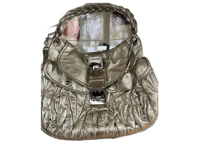 Bolsa de mão acolchoada Miu Miu em couro prateado Prata