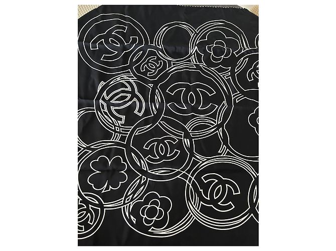 Cambon Sciarpa Chanel in seta bianca e nera Multicolore 