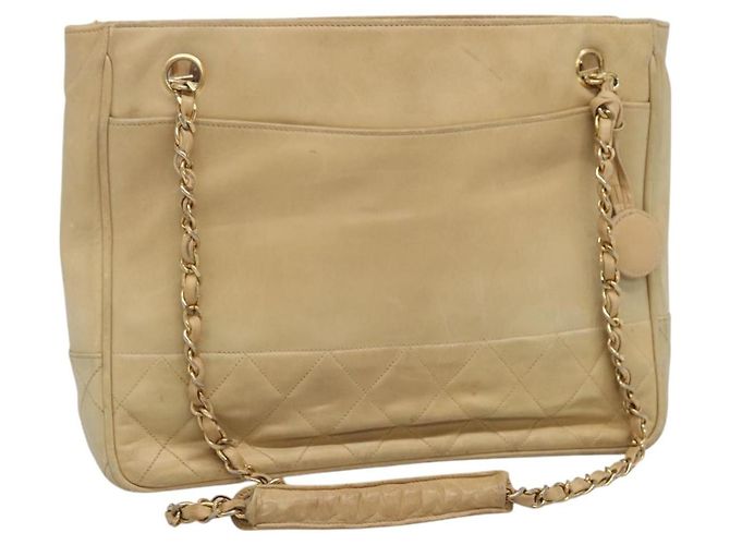 CHANEL Bolsa de Ombro Matelassé com Corrente em Couro de Cordeiro Bege CC Auth bs22414