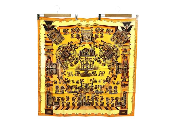 Hermès Carré 90 Yellow Silk  ref.2056285