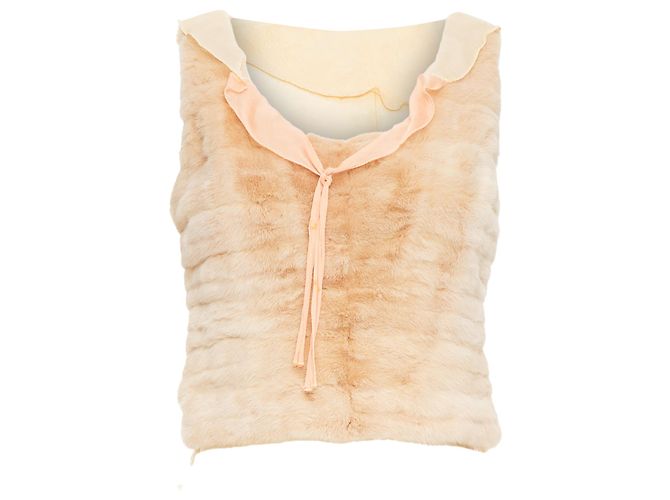 Bow Top de cetim de seda com laço de pele tingida de creme da Prada