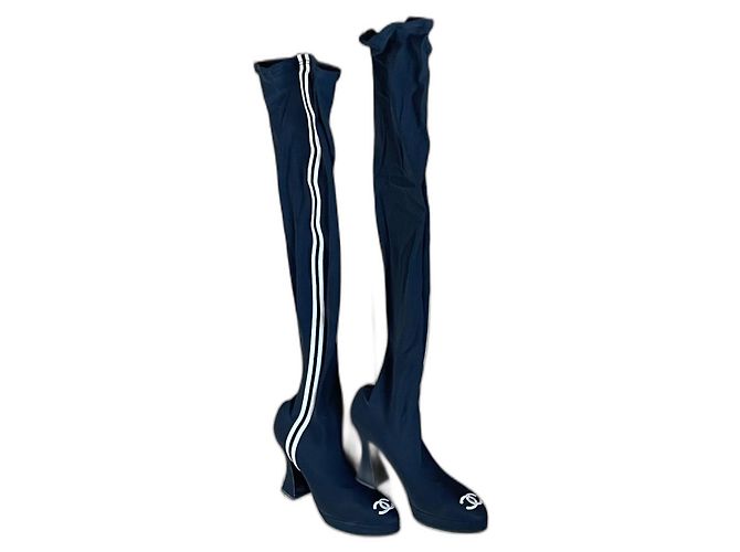 Stivali alti Chanel in seta blu navy e bianco