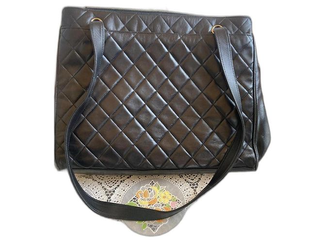 Bolsa Chanel de couro matelassê preta Preto