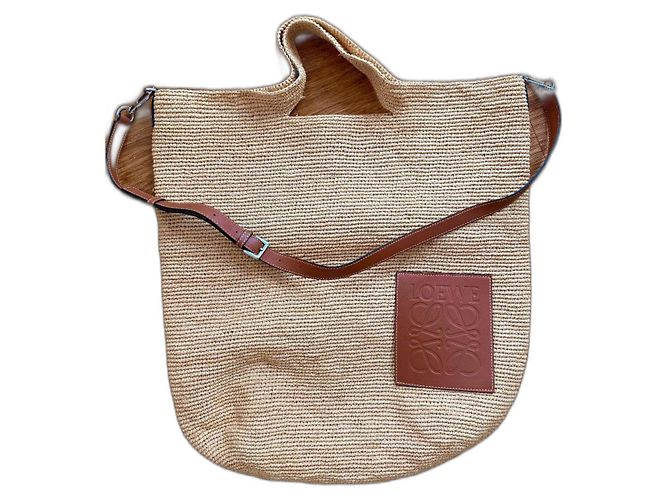 Bolsa tote Loewe em ráfia natural e acabamentos em couro de bezerro marrom