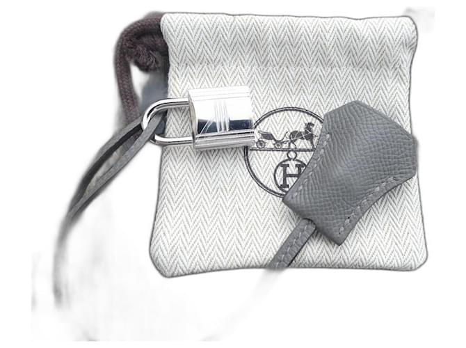 Hermès graue Möwe Kelly Sellier 21cm Glocke und Reißverschluss neue Staubbeutel silberner Palladium-Schloss 