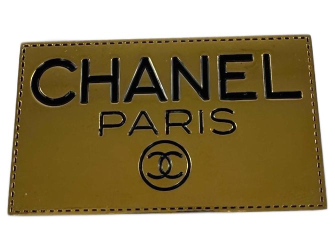 Spilla vintage con targhetta Chanel Gold hardware