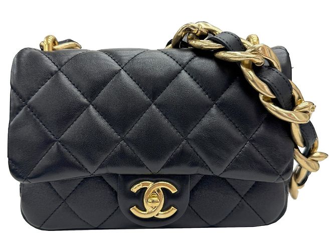 Sac à rabat matelassé Chanel petit modèle Noir