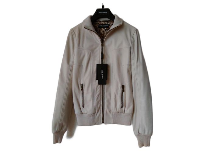 DOLCE & GABBANA BOMBER EM NAPPA. Fora de branco