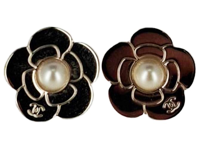 Timeless Chanel Pearl CC Camellia Earrings in Gold Metal Golden  ref.2085508