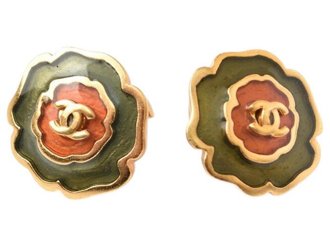 Brincos de studs com motivo de flor dourada Chanel Dourado