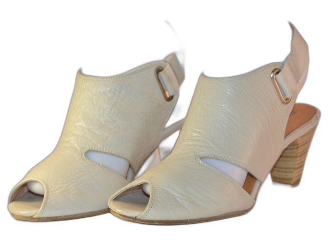 Sandales Balmain en cuir beige taille 37