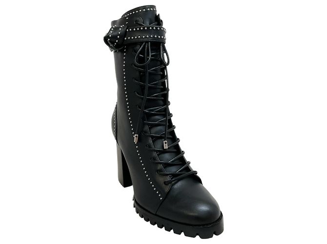 Botas de salto Evelyn pretas com tachas e cadarços de Alexandre Birman