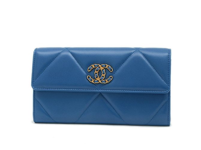 Cartera Larga Chanel 19 en Piel de Cordero Azul