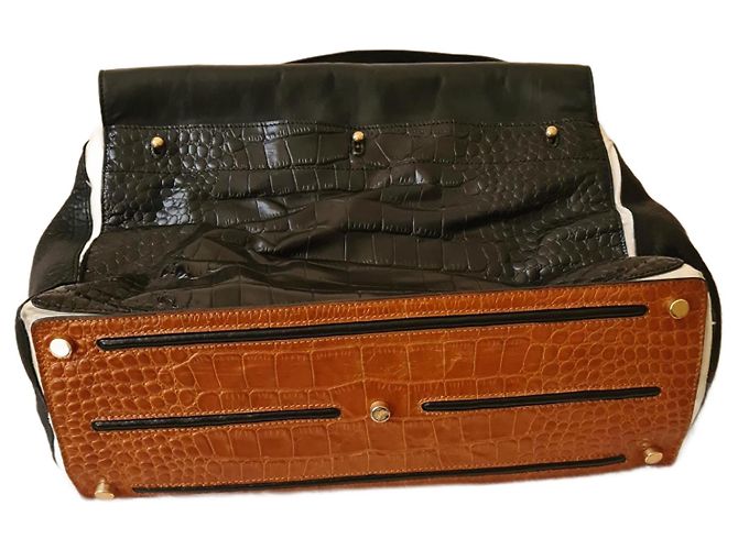 Yves Saint Laurent Muse Two Black Leather Handbag 