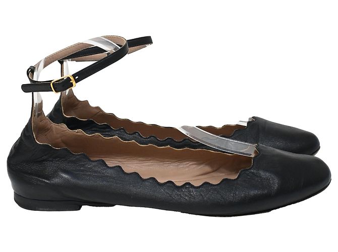 Chloé Scallop Accent Ankle Strap Ballet Flats in Black Leather
