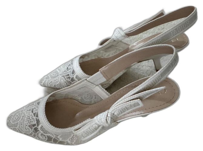 Slingbacks de algodão com bordado em renda J’Adior Branco
