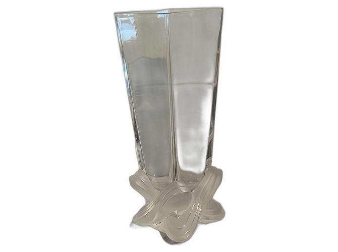 Vaso Lalique de cristal blanco con decoración de cinta