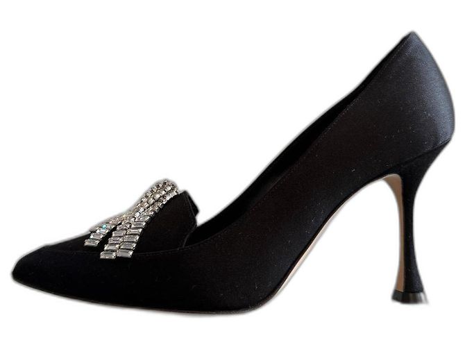 Escarpins Manolo Blahnik em seda preta com fivelas de cristal Preto