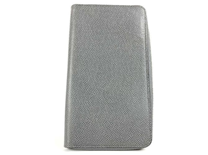 Cartera larga Zippy Organizer Taiga de Louis Vuitton Castaño
