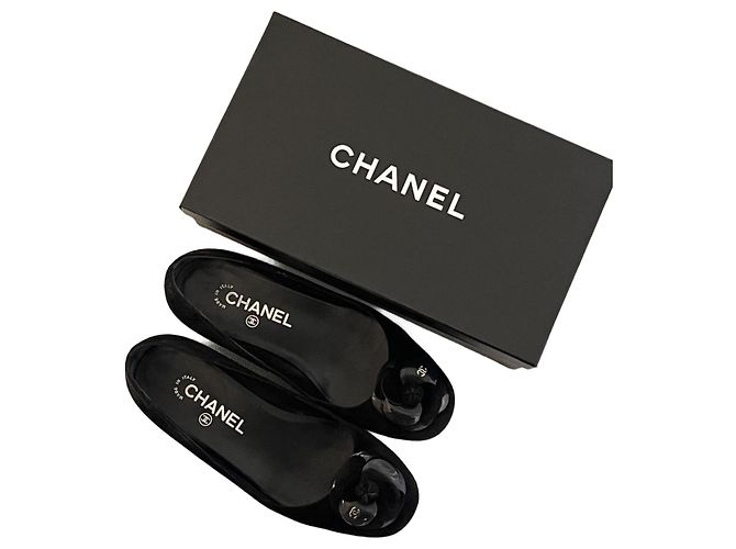 Ballerine Chanel Camélia in velluto nero