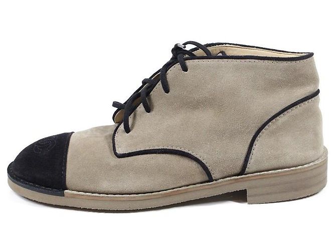 Chanel Schnürstiefeletten aus beige Wildleder