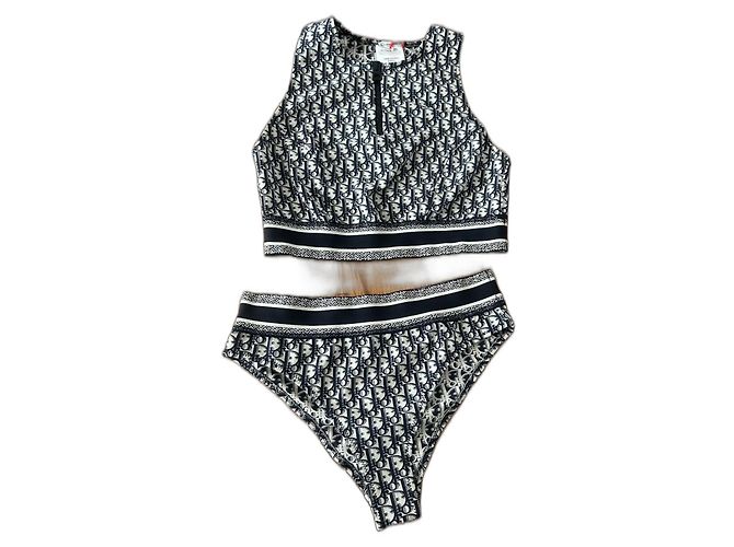 Pezzi da sfilata obliqui di Dior Nero