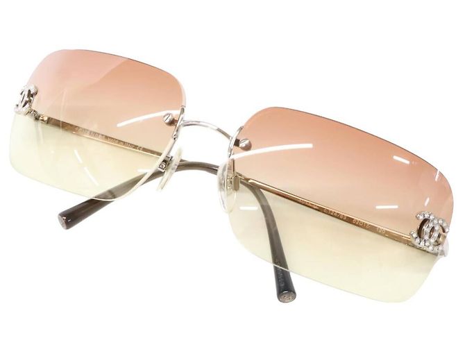Occhiali da sole Chanel CC Logo argento salmone rosa con strass