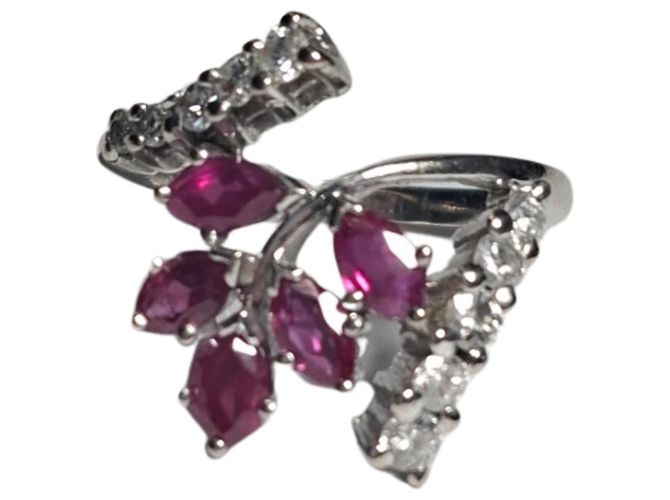 Autre Marque Anello Design Rubini e Diamanti Oro Bianco 18K